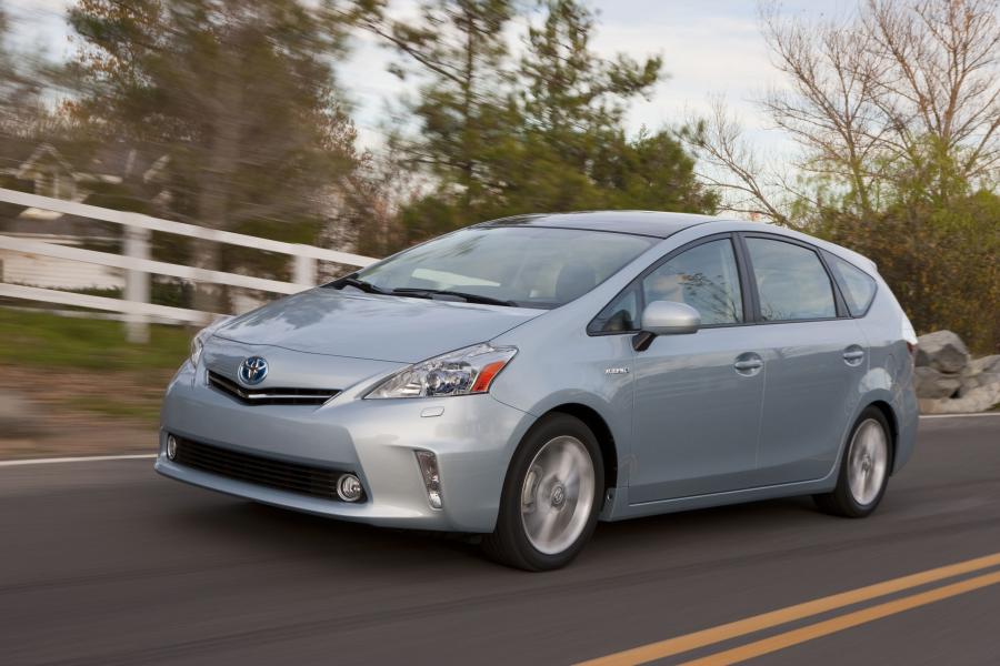  Toyota Prius V 2011 года  (фото 19 из 208)